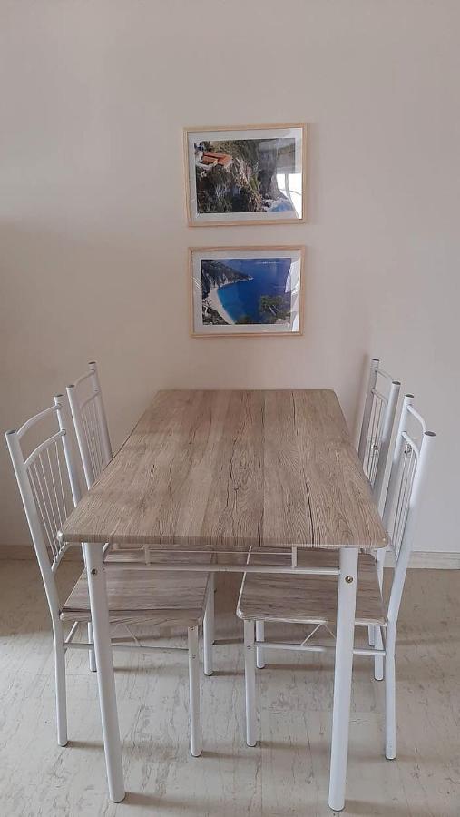 Tasias Apartments Ликсури Екстериор снимка