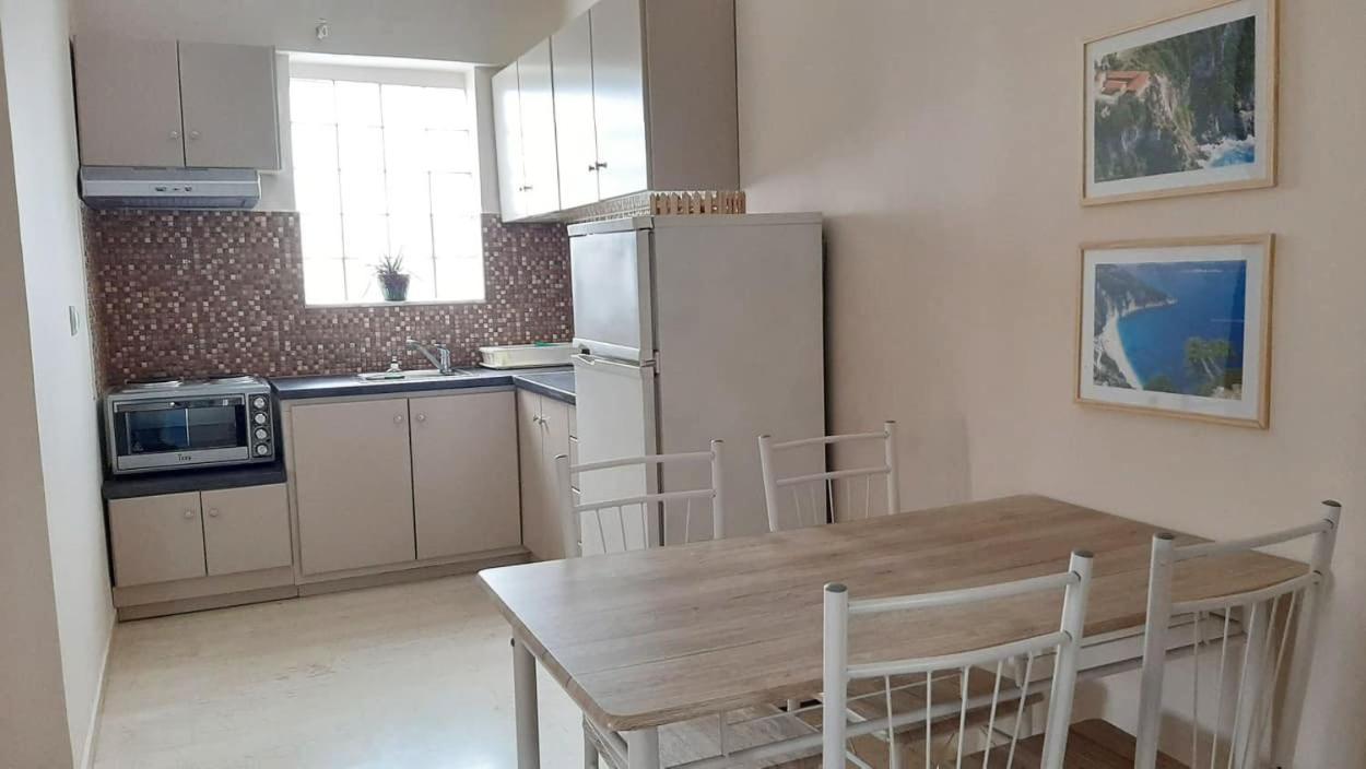 Tasias Apartments Ликсури Екстериор снимка