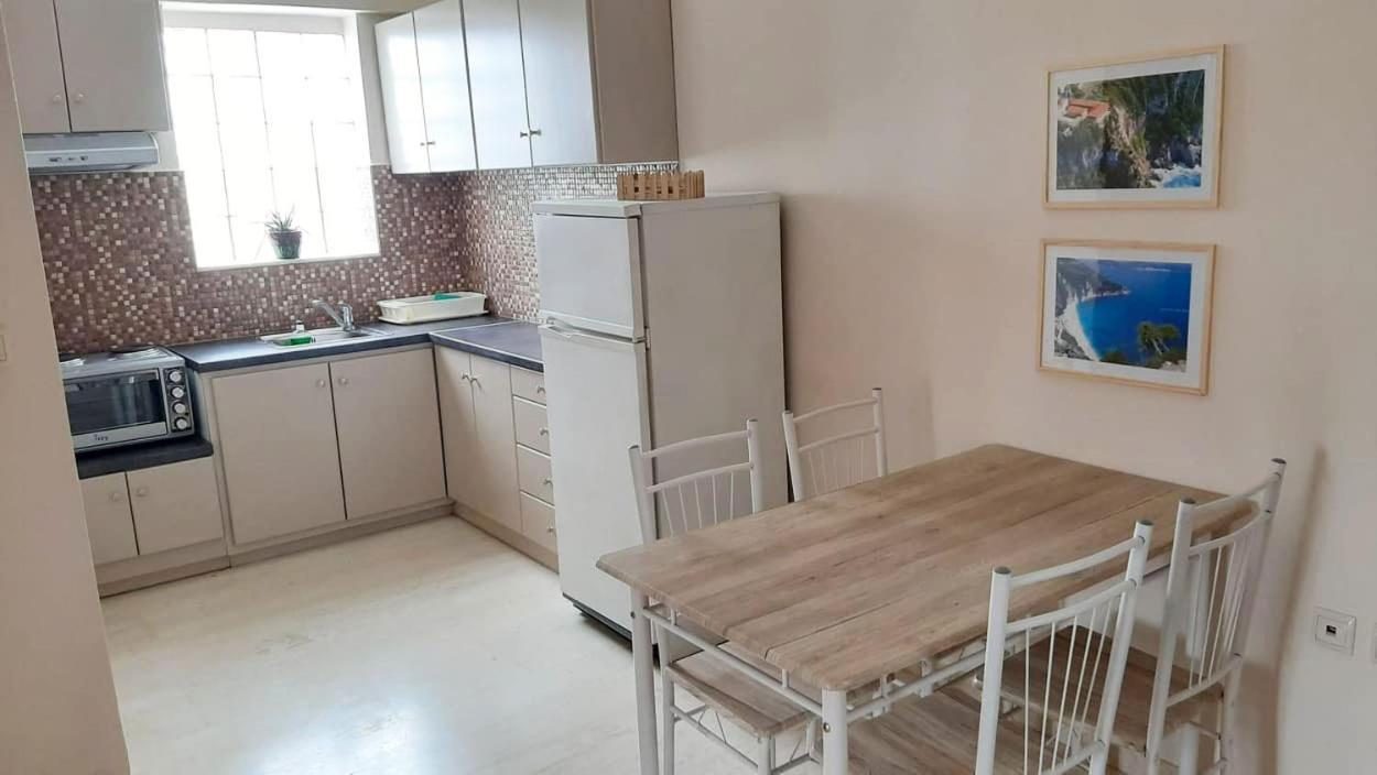 Tasias Apartments Ликсури Екстериор снимка